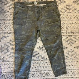 Plus size womens camo skinny jeggings